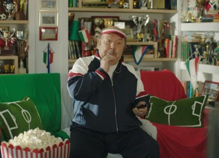 Via il &ldquo;porca pu**ena&rdquo; di Lino Banfi dagli spot Tim