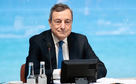 Draghi e Speranza: s&igrave; a obbligo e terza dose