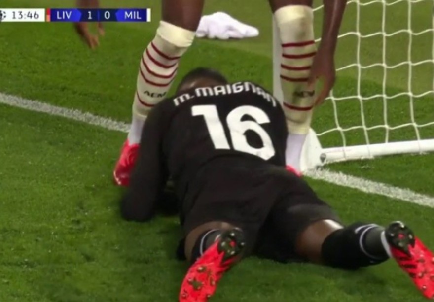 Maignan, il portiere del Milan para il rigore di Salah