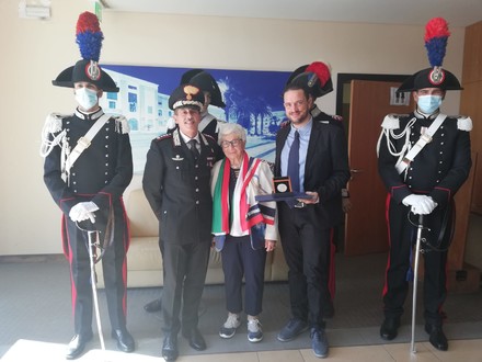 Cerimonia per ricordare il carabiniere che salv&ograve; due bimbe ebree