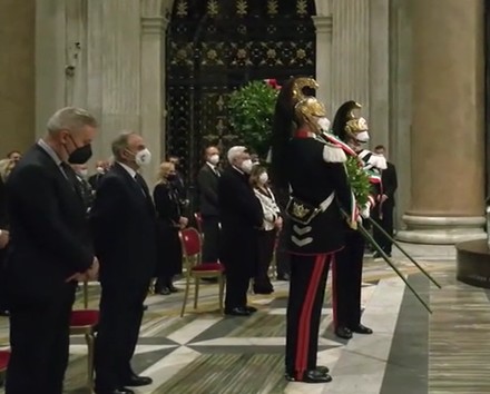 Celebrazione 4 novembre, Mattarella omaggia l'Altare della Patria