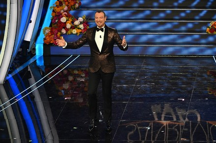 Mogol: 'Per Sanremo attenzione a deriva social'