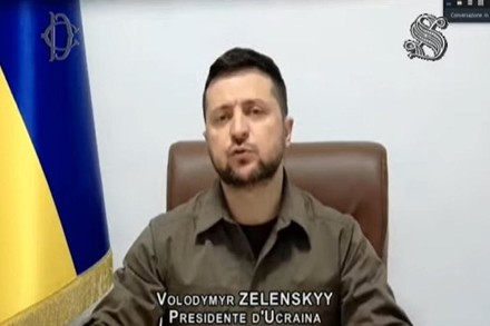 I deputati anti-Zelensky erano 300 giovani e forti 
