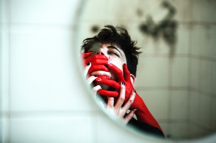 Non c'&egrave; pace in Iran tra polizia, morte e firme