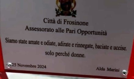 La targa sbagliata a Frosinone &egrave; in buona compagnia