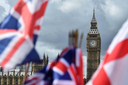 Ucraina, Londra vara 100 nuove sanzioni contro la Russia