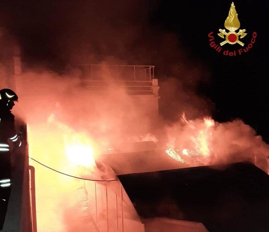 ostia_incendi_stabilimenti.jpg
