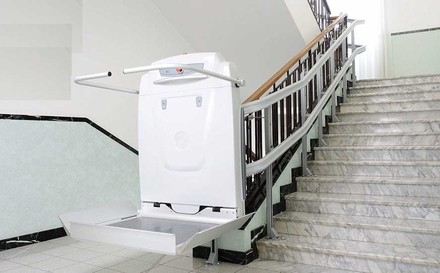 Montascale per disabili: funzionalit&agrave;, requisiti e agevolazioni