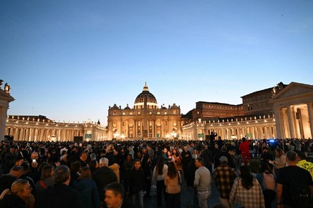 Papa Francesco, il lungo addio a San Pietro