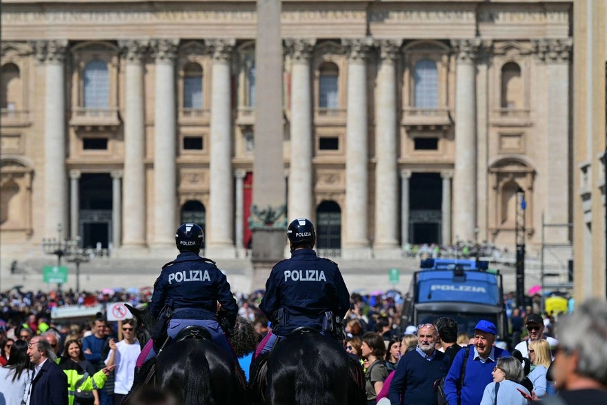 polizia_san_pietro_piazza_vaticano_afp.jpg