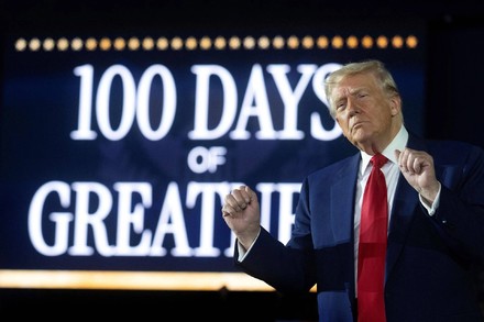 Trump, comizio-show per i primi 100 giorni
