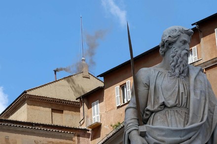 Conclave, anche la seconda fumata &egrave; nera