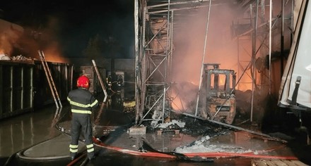 Palermo, fiamme in impianto trattamento rifiuti
