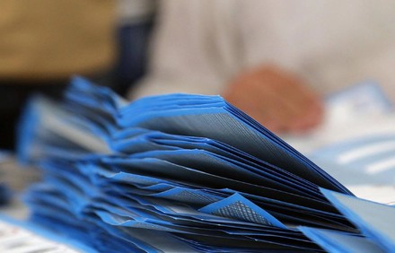 Sondaggio politico, Fratelli d'Italia cresce e supera il 30%