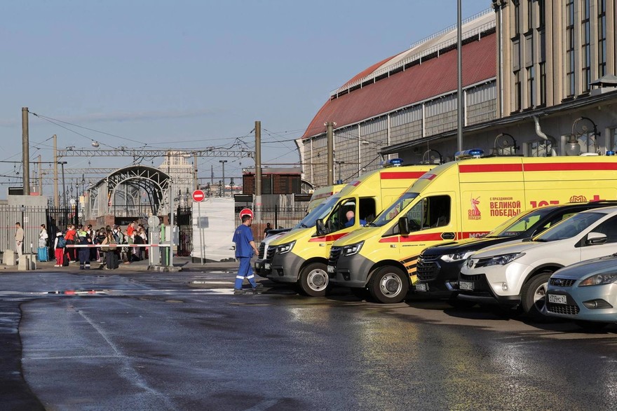russia_stazione_mosca_crollo_ponte_soccorsi_arrivo_feriti_afp.jpg