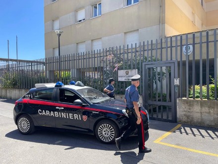 Sequestrati in auto per ore e rapinati in provincia di Roma